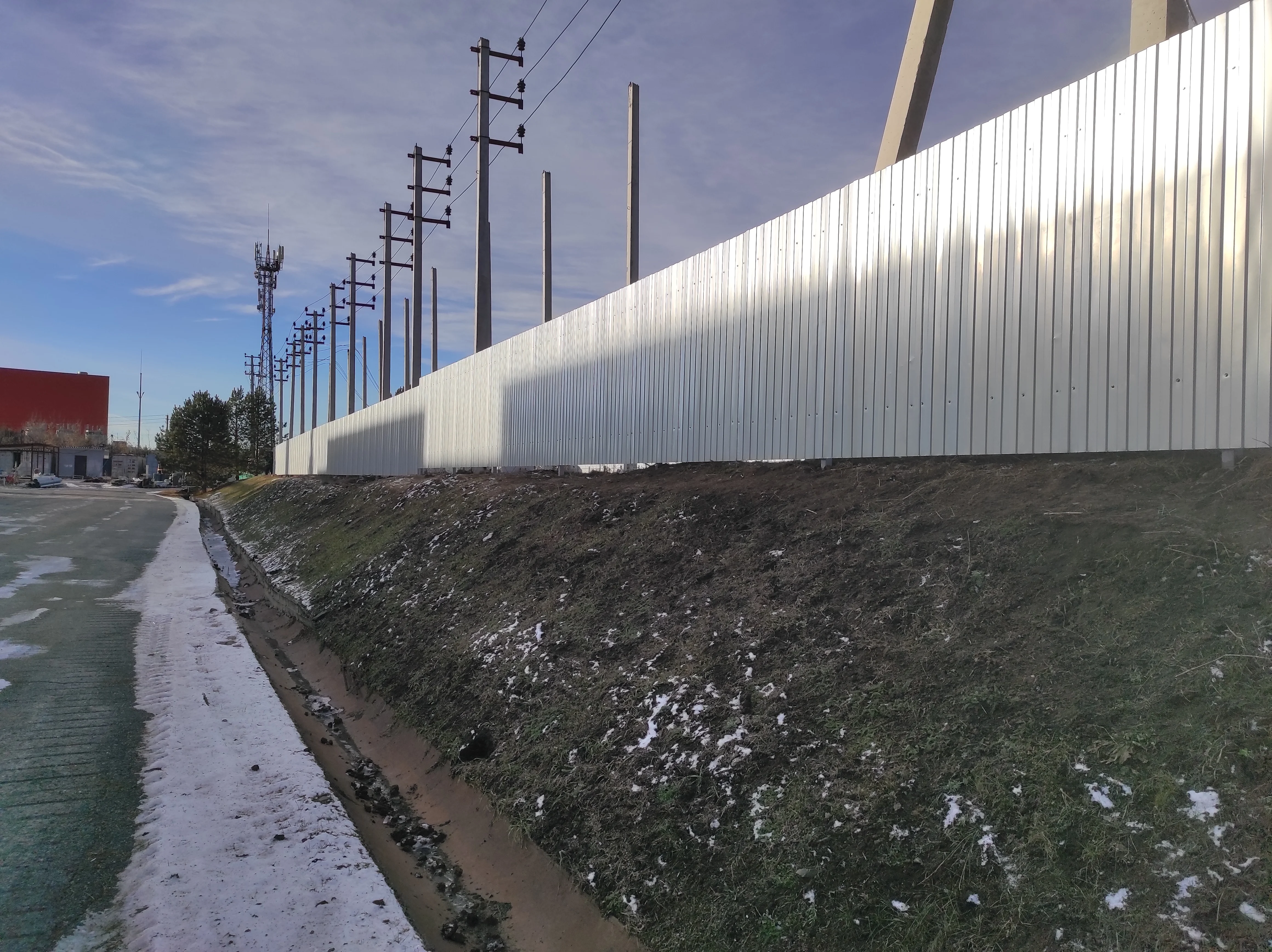 Монтаж забора из профнастила